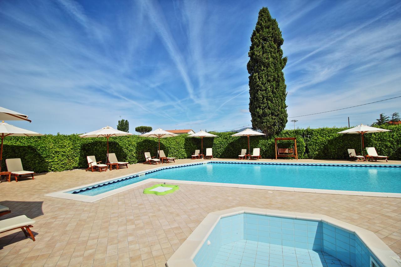 Podere Tre Cipressi Aparthotel Campiglia Marittima Exterior photo